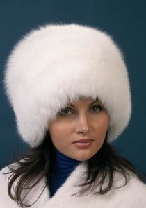 объемная меховая шапка