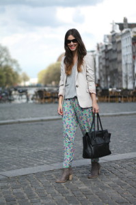 Outfit floral pants+boyfriend blazer+ombre hair+taupe pistol boots