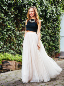 sydne-style-how-to-wear-a-crop-top-statement-necklace-tulle-skirt-black-white-wedding